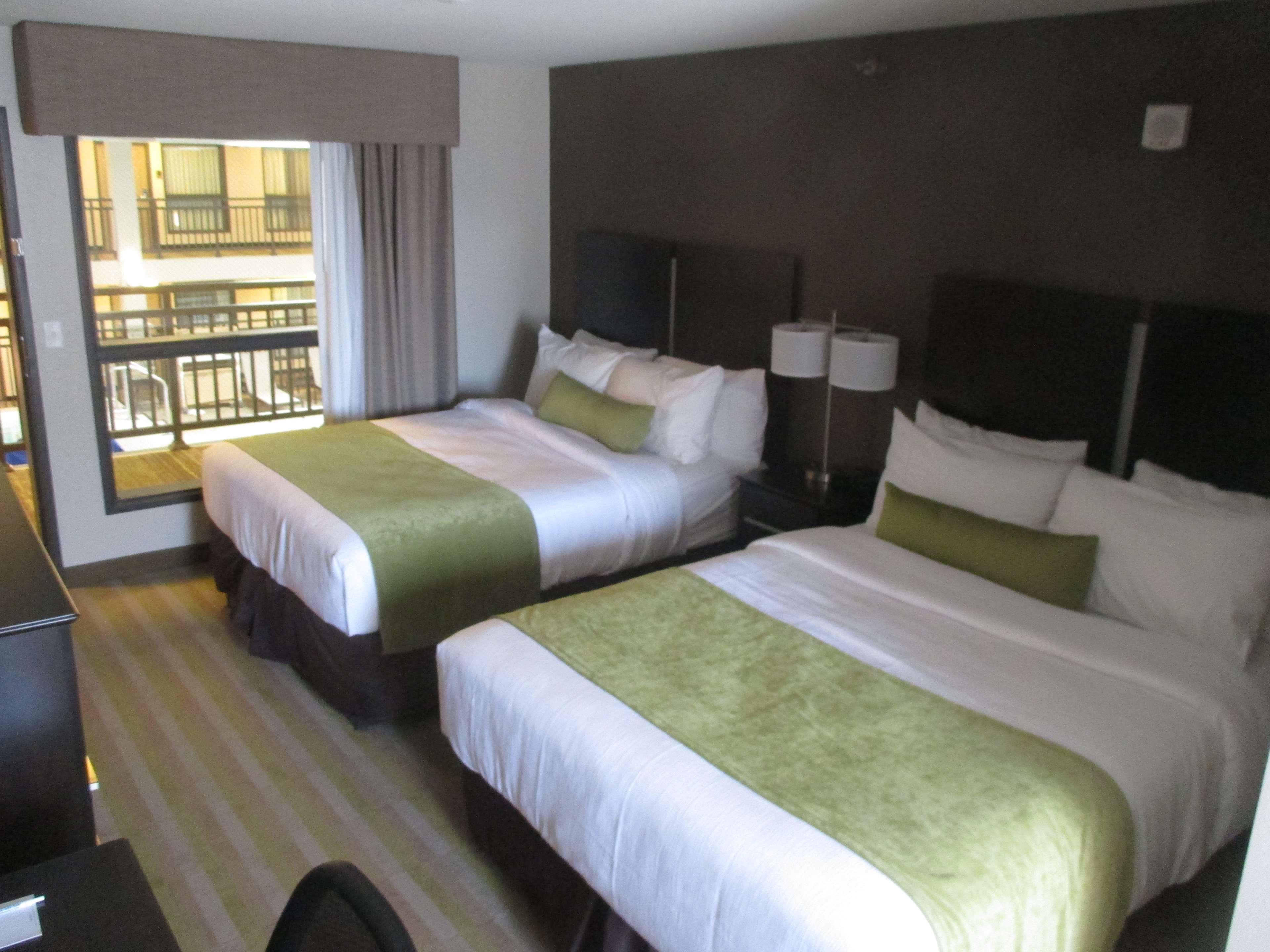 Best Western Harvest Inn & Suites Гранд Форкс Екстериор снимка