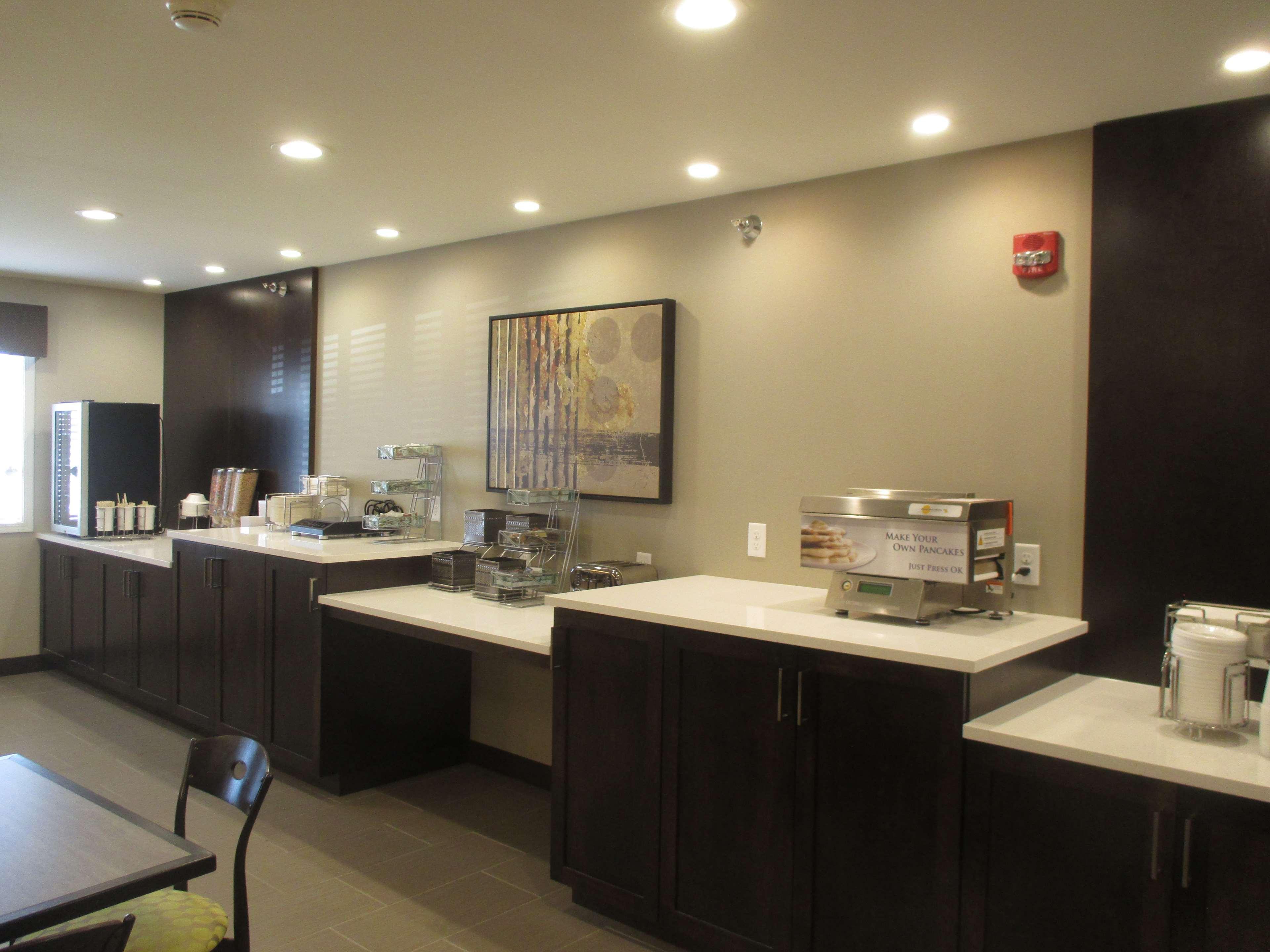 Best Western Harvest Inn & Suites Гранд Форкс Екстериор снимка