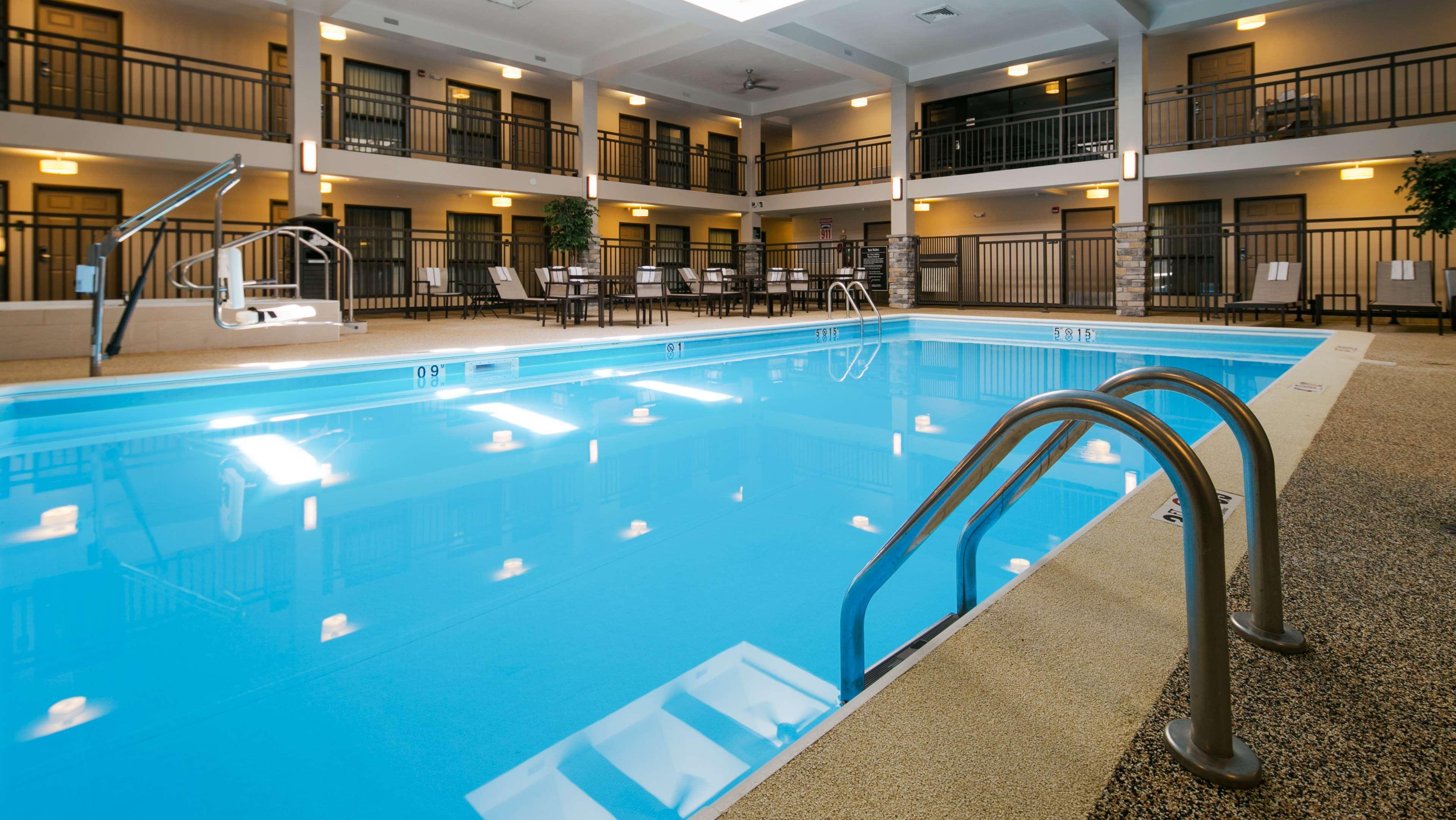 Best Western Harvest Inn & Suites Гранд Форкс Екстериор снимка