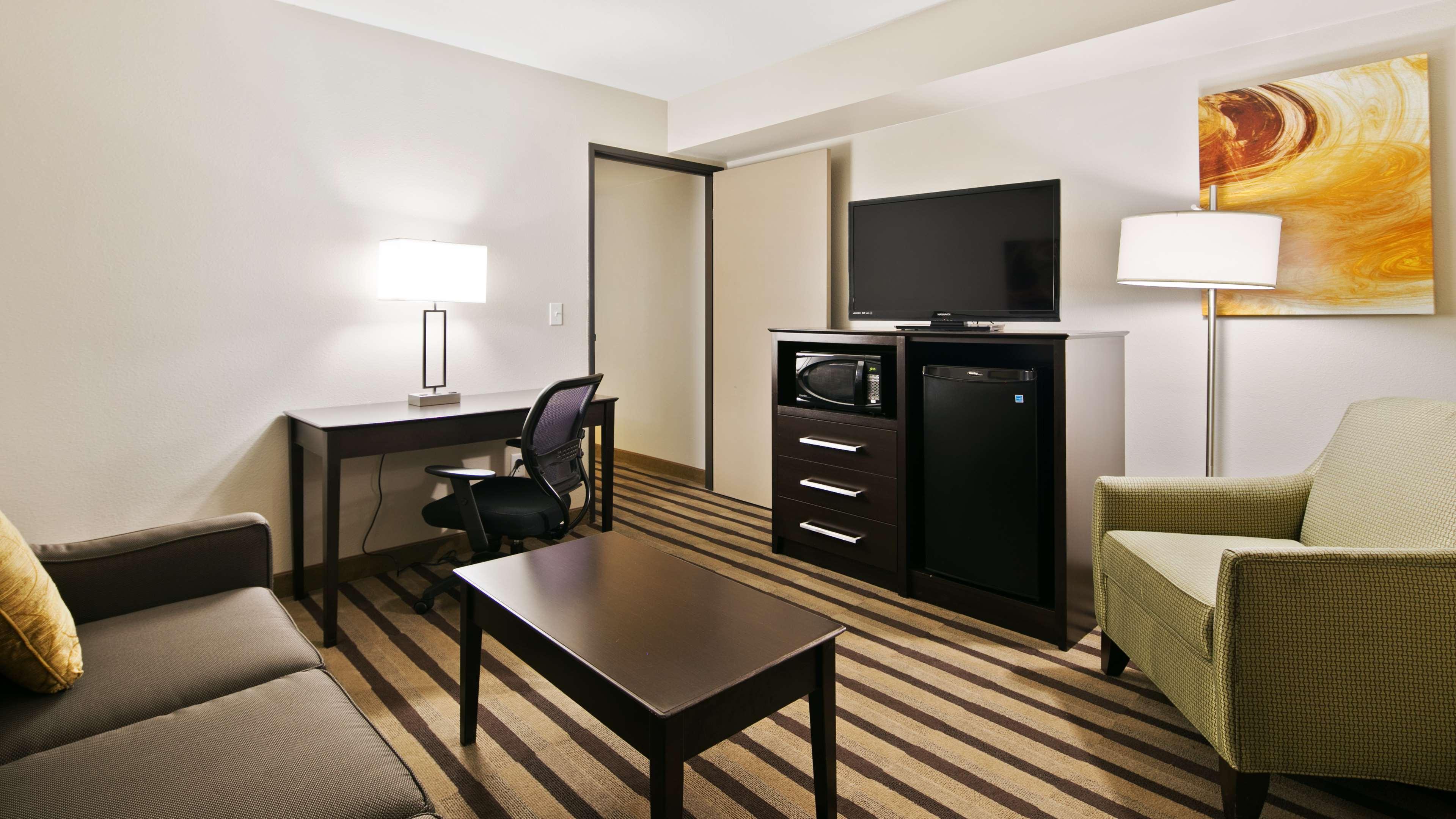 Best Western Harvest Inn & Suites Гранд Форкс Екстериор снимка