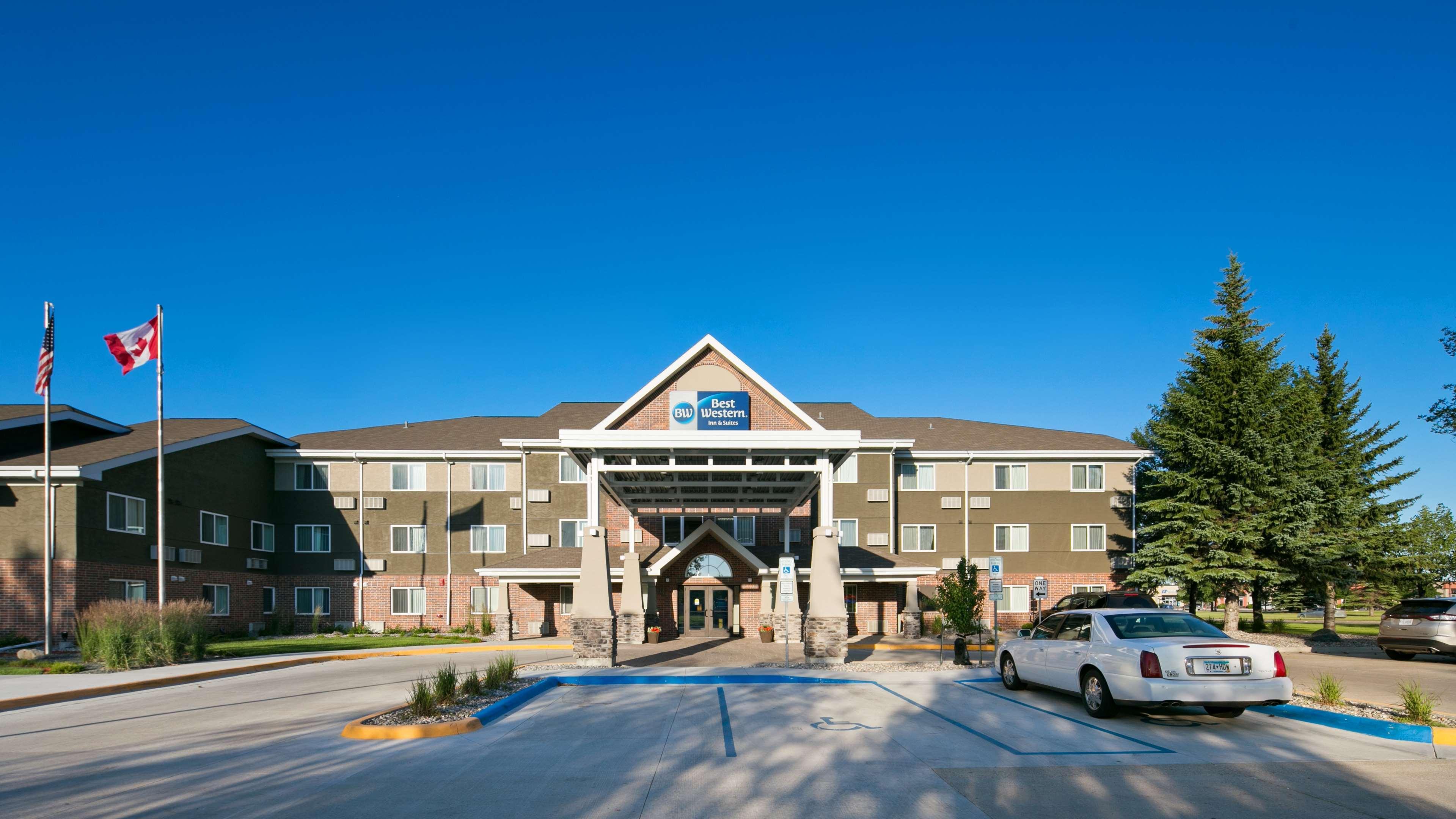 Best Western Harvest Inn & Suites Гранд Форкс Екстериор снимка