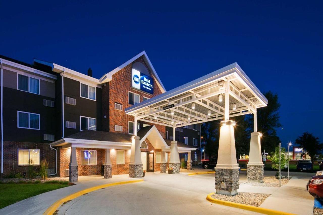 Best Western Harvest Inn & Suites Гранд Форкс Екстериор снимка