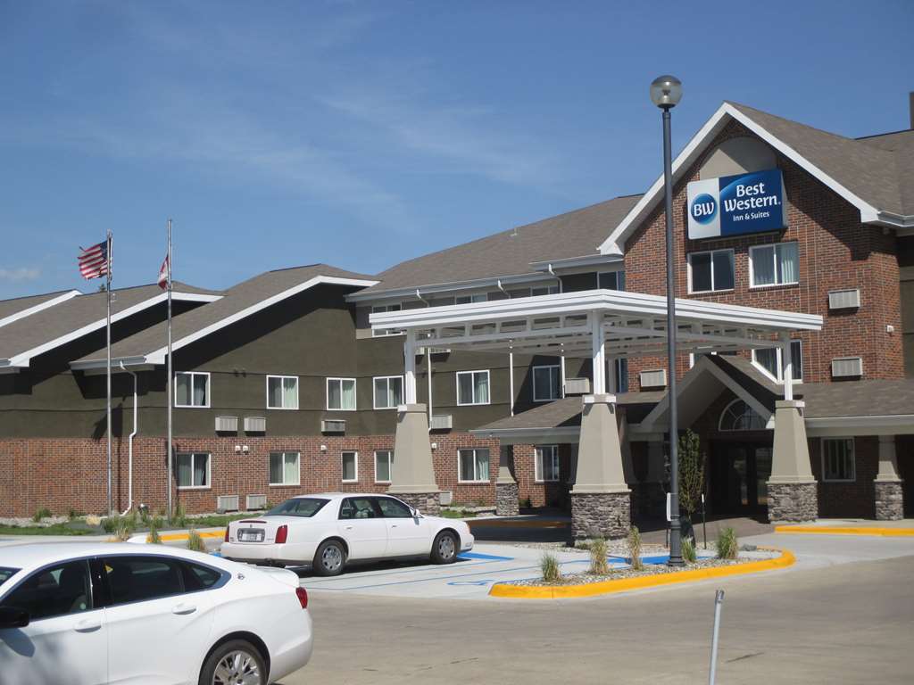 Best Western Harvest Inn & Suites Гранд Форкс Екстериор снимка