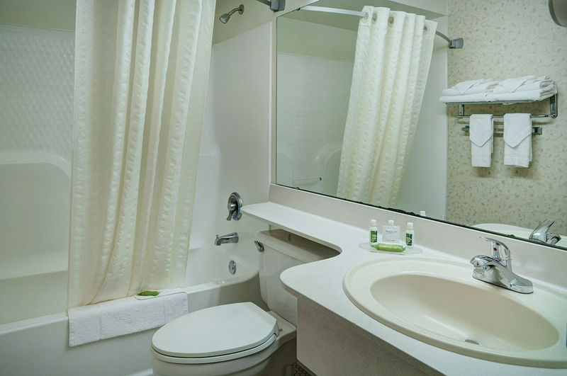 Best Western Harvest Inn & Suites Гранд Форкс Екстериор снимка